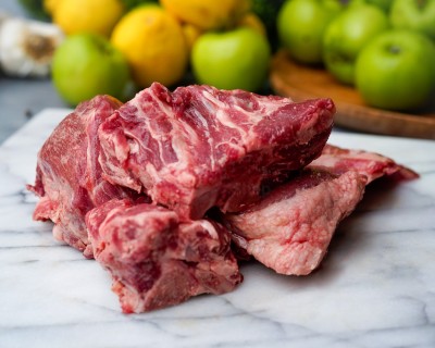 Свинина на кости охлаждённая 1 кг - купить в Тарасовской